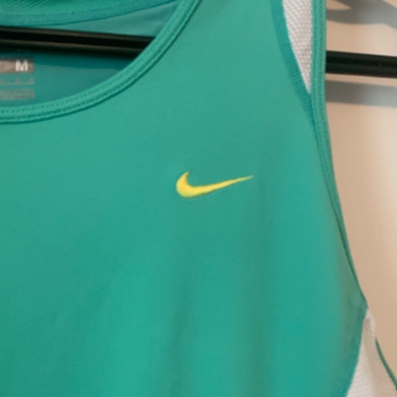 Nike Fit Dry Mint Green Mesh Sides Tank Top Size Medium - Picture 2 of 7